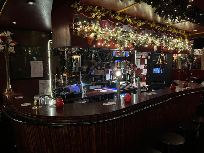 cafe de cactus bar van binnen